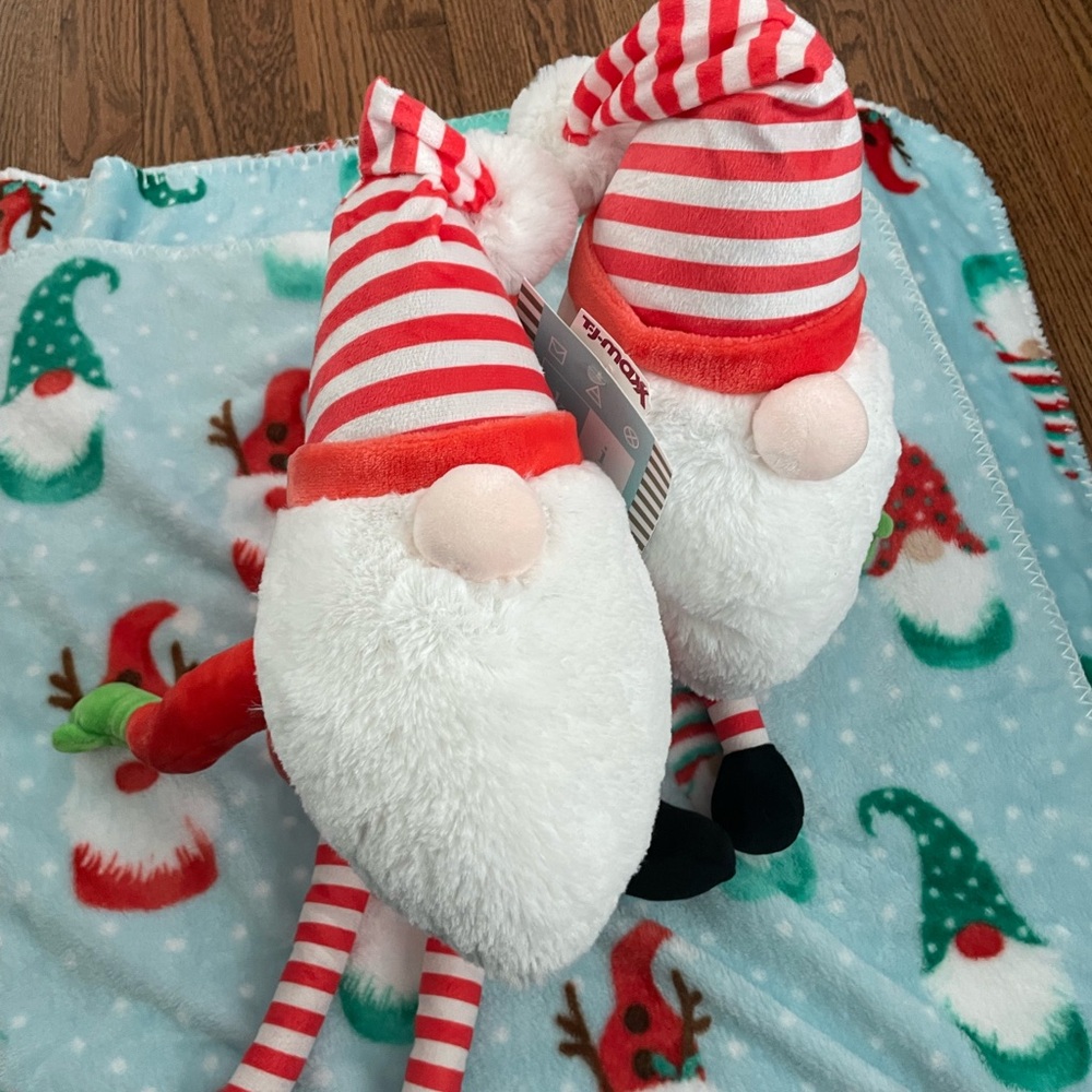 Max Studio 2 Striped Christmas Santa nomes Red and a 50” X 60” Throw NWT B14